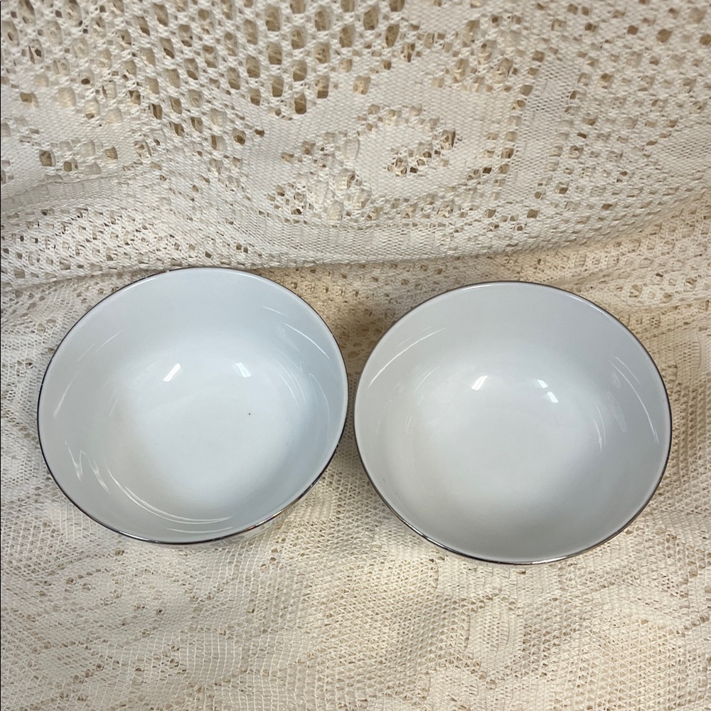 Set Of 2 Ciroa Halloween Holiday Skull And Crossbones Porcelain Footed Bowl - Picture 2 of 7